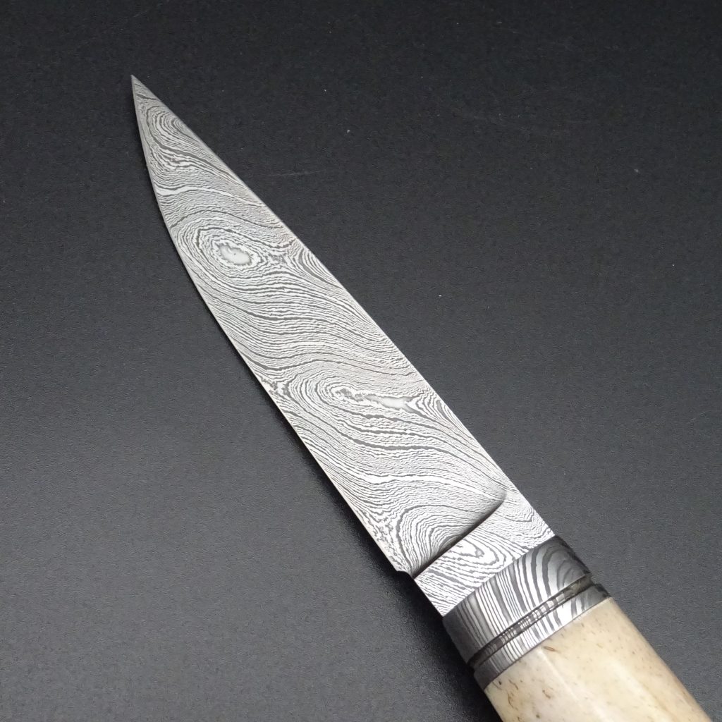 H. Schmidbauer Hunter Jagdmesser Damastklinge (9,2 cm) Oosik handgefertigt • De Rosa feine Messer & Scheren Tegernsee H. Schmidbauer Hunter Jagdmesser Damastklinge (9,2 cm) Oosik handgefertigt – Bild 3