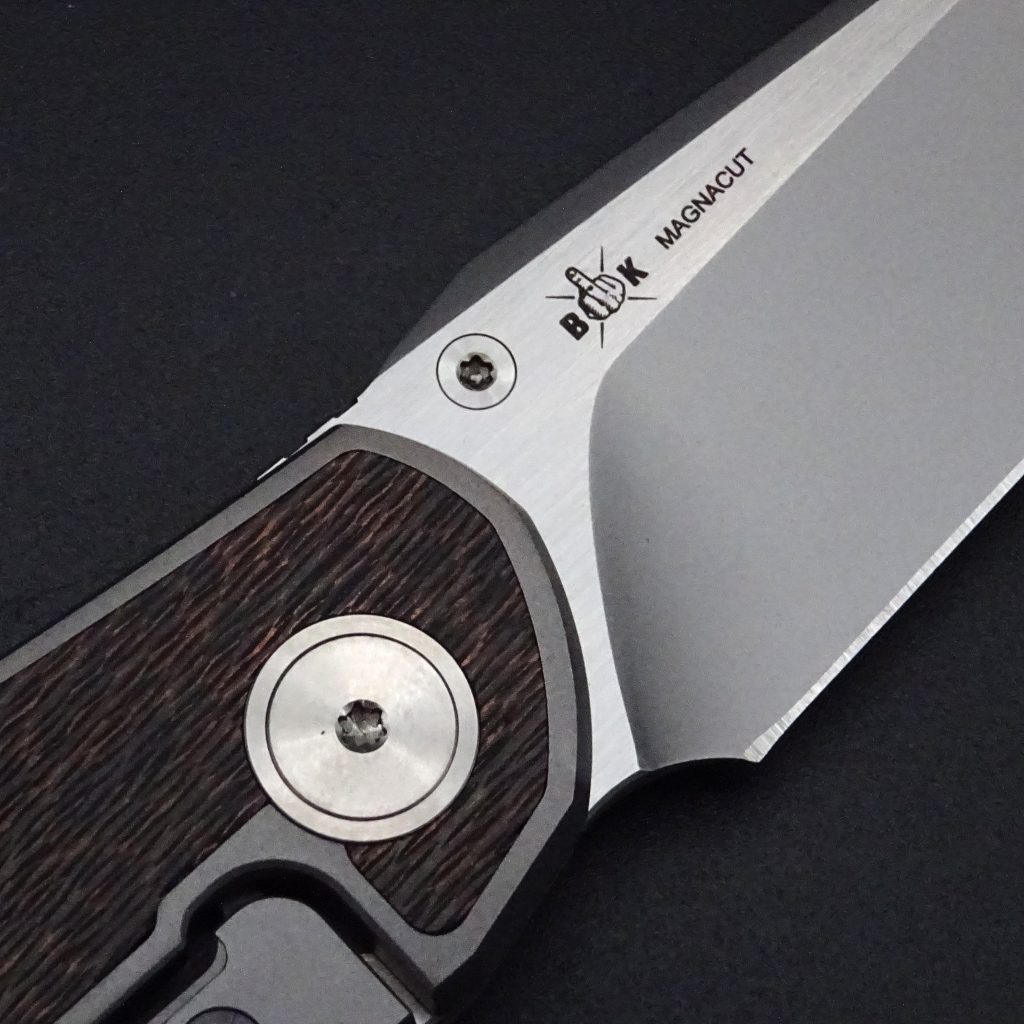 Bastards Knives Iberian Taschenmesser Magnacut-Klinge 9 cm Titan/Bead Blast • De Rosa feine Messer & Scheren Tegernsee Bastards Knives Iberian Taschenmesser Magnacut-Klinge 9 cm Titan/Bead Blast – Bild 5