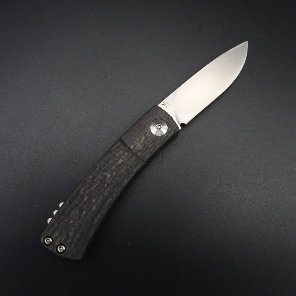 Bastards Knives Skir by Cesar Bozal GermanTaschenmesser M390-Klinge 5,7cm Black Carbon Fiber • De Rosa feine Messer & Scheren Tegernsee Bastards Knives Skir by Cesar Bozal GermanTaschenmesser M390-Klinge 5,7cm Black Carbon Fiber – Bild 4