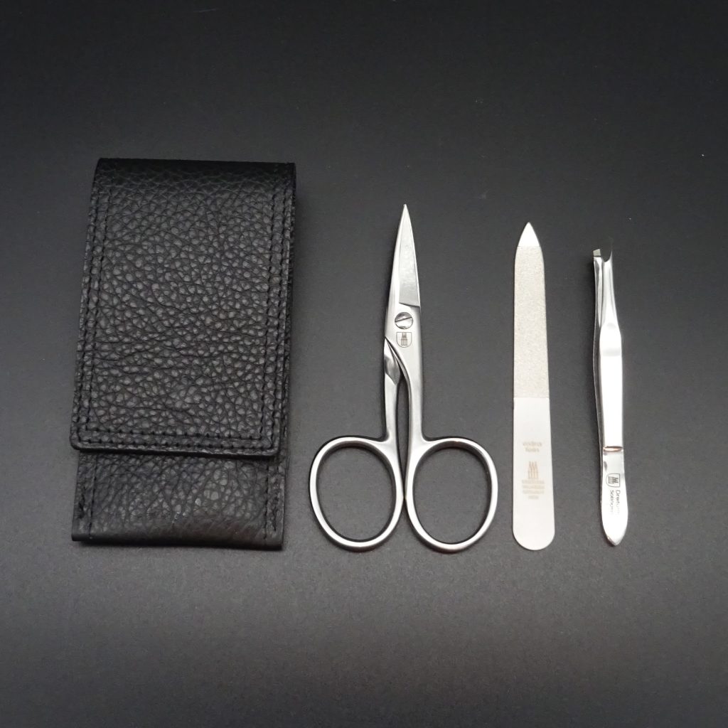 Dreiturm Maniküreetui mit eine Manufakt-Nagelschere schwarz • De Rosa feine Messer & Scheren Tegernsee Dreiturm Maniküreetui mit eine Manufakt-Schere Premium schwarz 670229