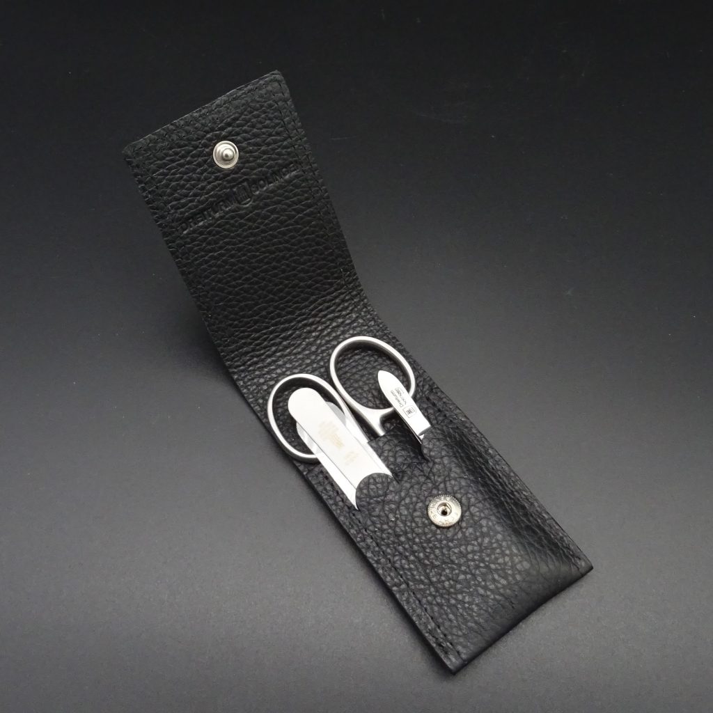 Dreiturm Maniküreetui mit eine Manufakt-Nagelschere schwarz • De Rosa feine Messer & Scheren Tegernsee Dreiturm Maniküreetui mit eine Manufakt-Schere Premium schwarz 670229