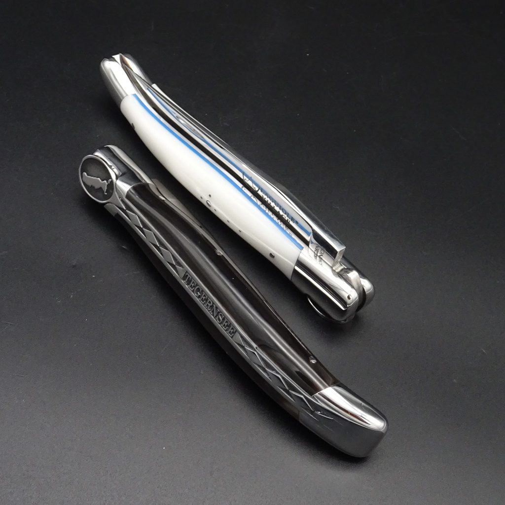 Die Geschenkidee: Das Laguiole Taschenmesser mit Tegernsee Motiv • De Rosa feine Messer & Scheren Tegernsee Laguiole Village Taschenmesser TEGERNSEE Rauten