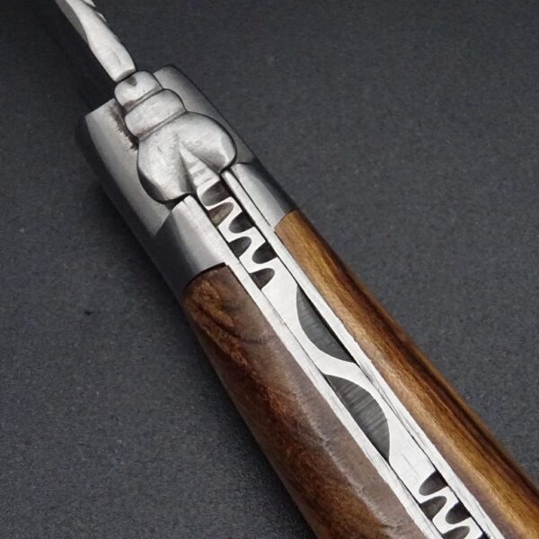 Laguiole en Aubrac Taschenmesser Pistazienholz 9 cm Klinge