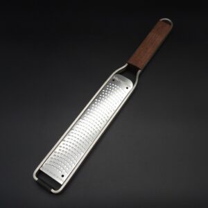 Microplane Master Serie Zesterreibe sehr fein mit Walnussholz-Griff