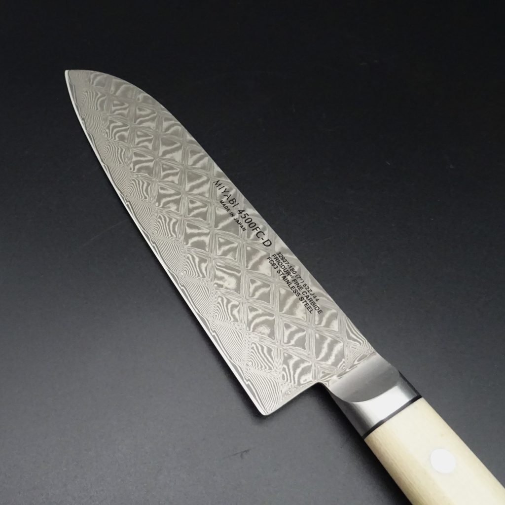 Myabi Mikoto 4500 FCD Santokumesser 18 cm Klinge Damast Fine Carbide FC63 • De Rosa feine Messer & Scheren Tegernsee Myabi Mikoto 4500 FCD Santokumesser 18 cm Klinge Damast Fine Carbide FC63 – Bild 2