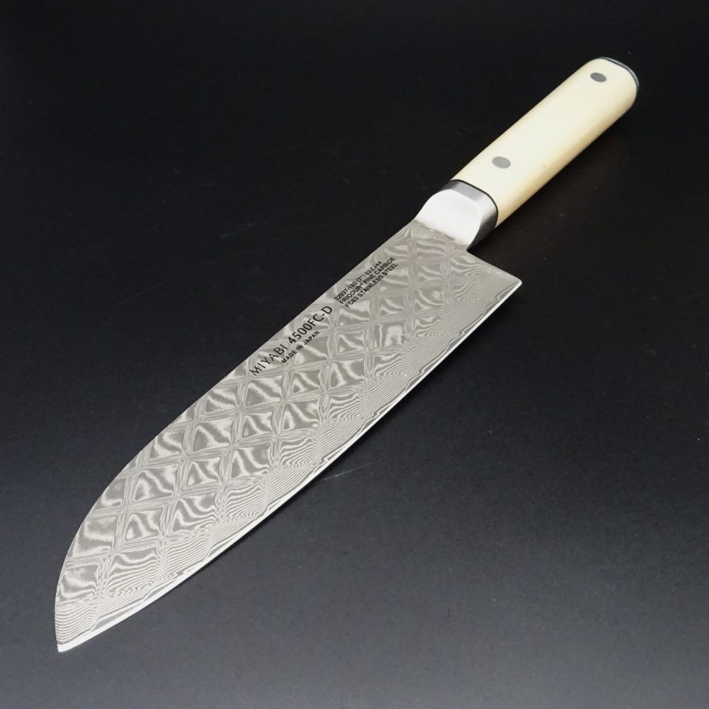 Myabi Mikoto 4500 FCD Santokumesser 18 cm Klinge Damast Fine Carbide FC63 • De Rosa feine Messer & Scheren Tegernsee Myabi Mikoto 4500 FCD Santokumesser 18 cm Klinge Damast Fine Carbide FC63 – Bild 3
