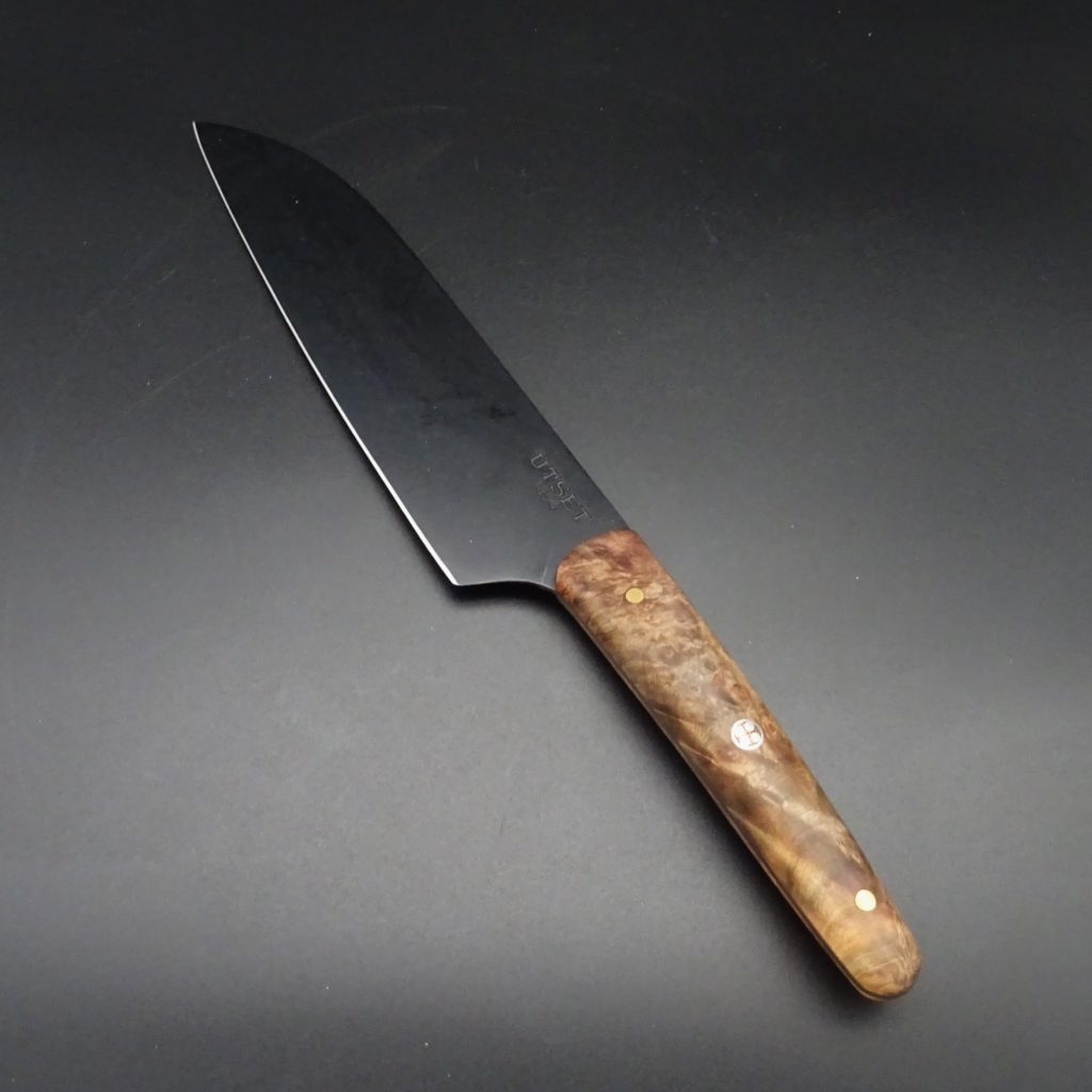 Utset Mestre Maurici Santokumesser 17cm Klinge 52100 Carbonstahl nicht rostfrei stabilisierte Maserbirke • De Rosa feine Messer & Scheren Tegernsee Utset Mestre Maurici Santokumesser 17cm Klinge 52100 Carbonstahl nicht rostfrei stabilisierte Maserbirke 11600