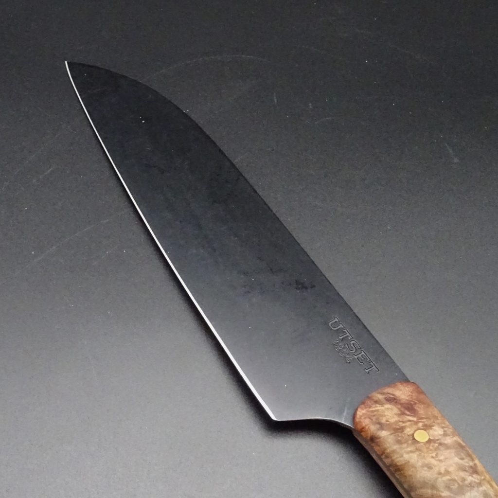 Utset Mestre Maurici Santokumesser 17cm Klinge 52100 Carbonstahl nicht rostfrei stabilisierte Maserbirke • De Rosa feine Messer & Scheren Tegernsee Utset Mestre Maurici Santokumesser 17cm Klinge 52100 Carbonstahl nicht rostfrei stabilisierte Maserbirke 11600